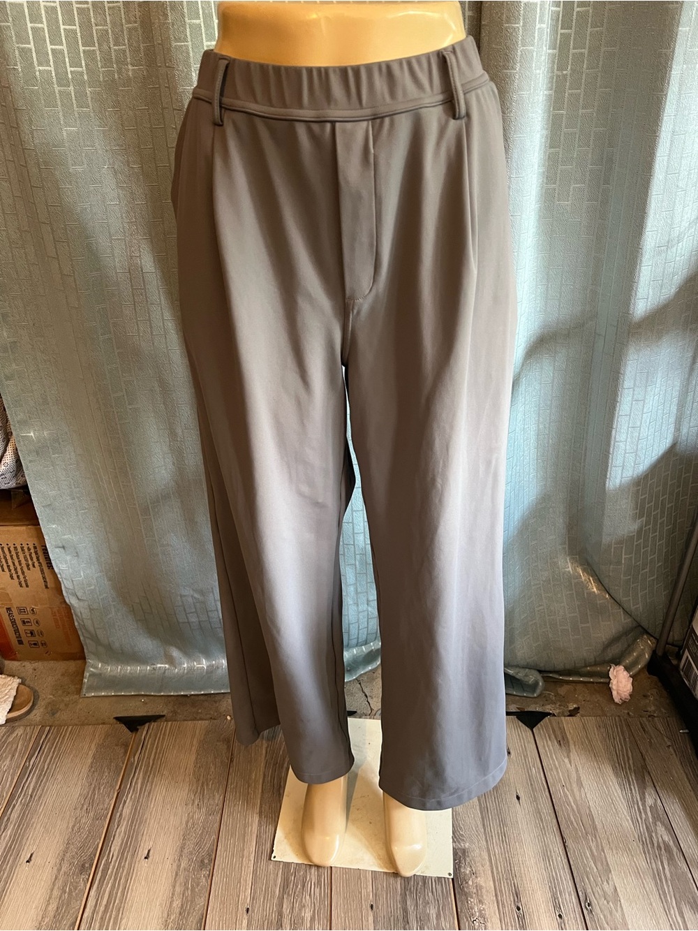 HALARA Men's Wide-Leg Chinos in Taupe